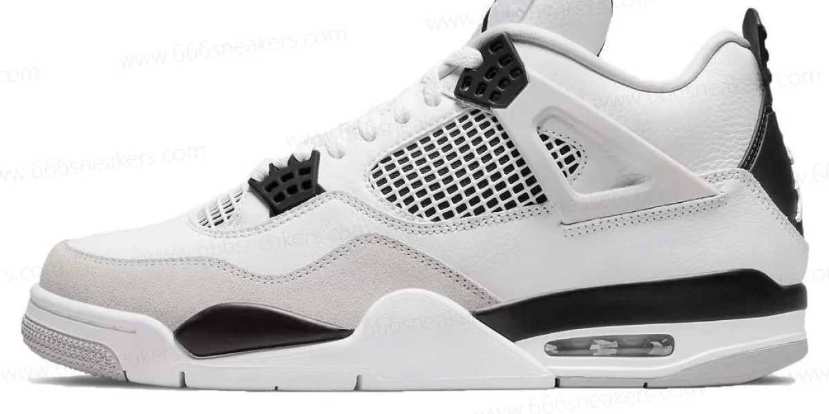 Jordan 4 Retro Mil. Svart: Tidlös Klassisk, Modern Twist