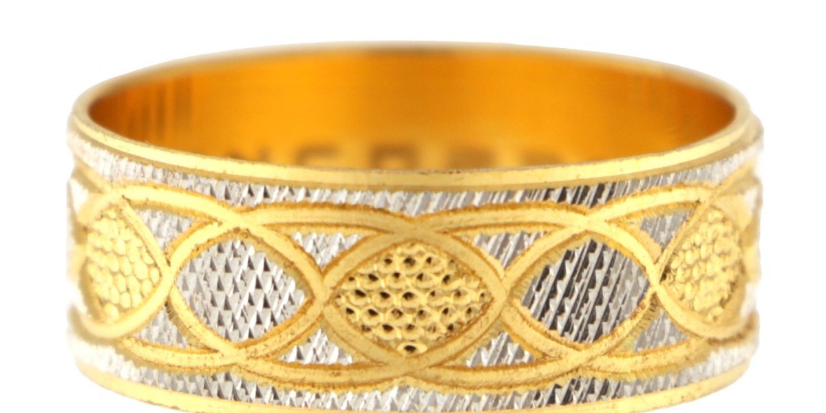 Shining Elegance: Embracing Tradition with 22ct Gold Wedding Bands