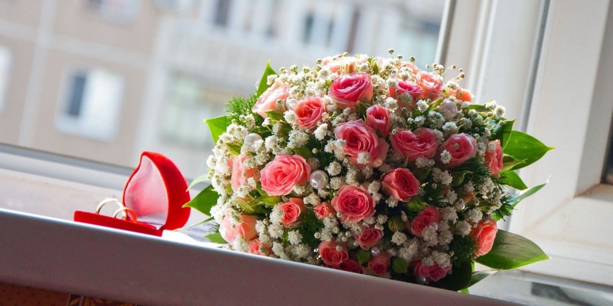 Choosing the Perfect Romantic Flowers for Your Girlfriend